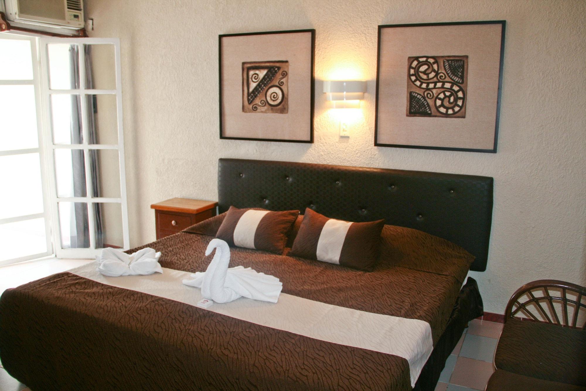 Hotel Maria De La Luz Valladolid  Buitenkant foto
