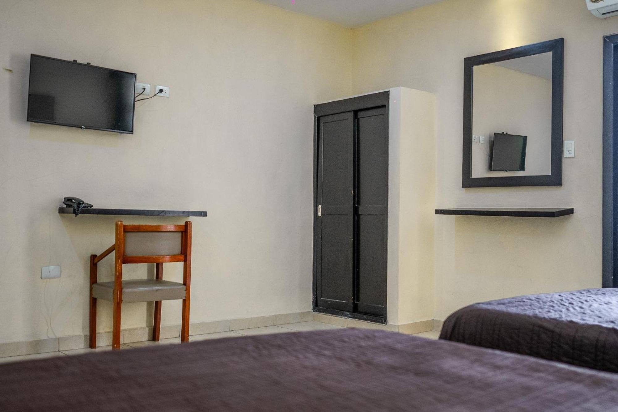 Hotel Maria De La Luz Valladolid  Buitenkant foto