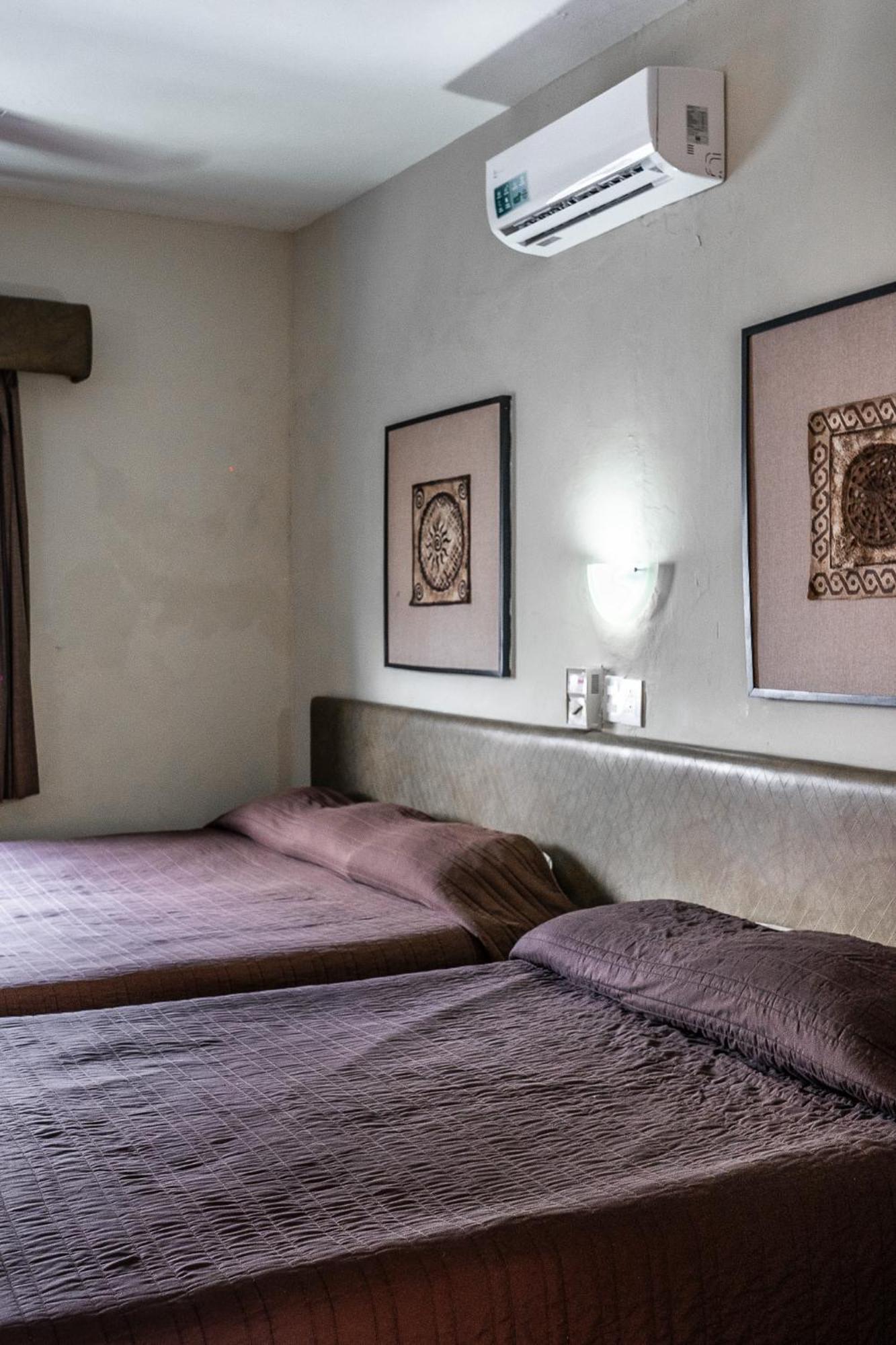 Hotel Maria De La Luz Valladolid  Buitenkant foto