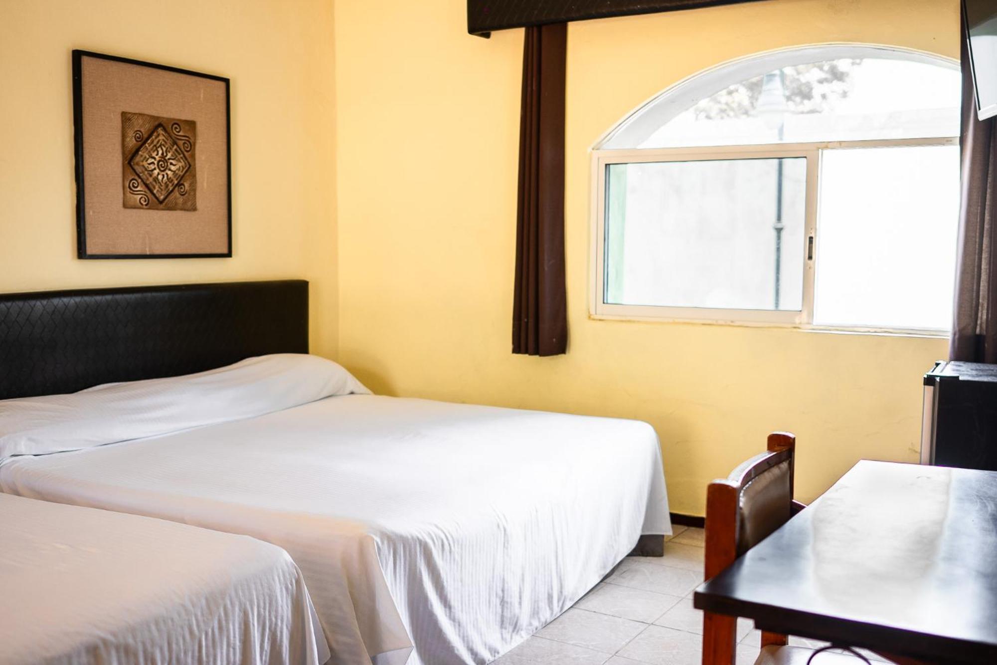 Hotel Maria De La Luz Valladolid  Buitenkant foto