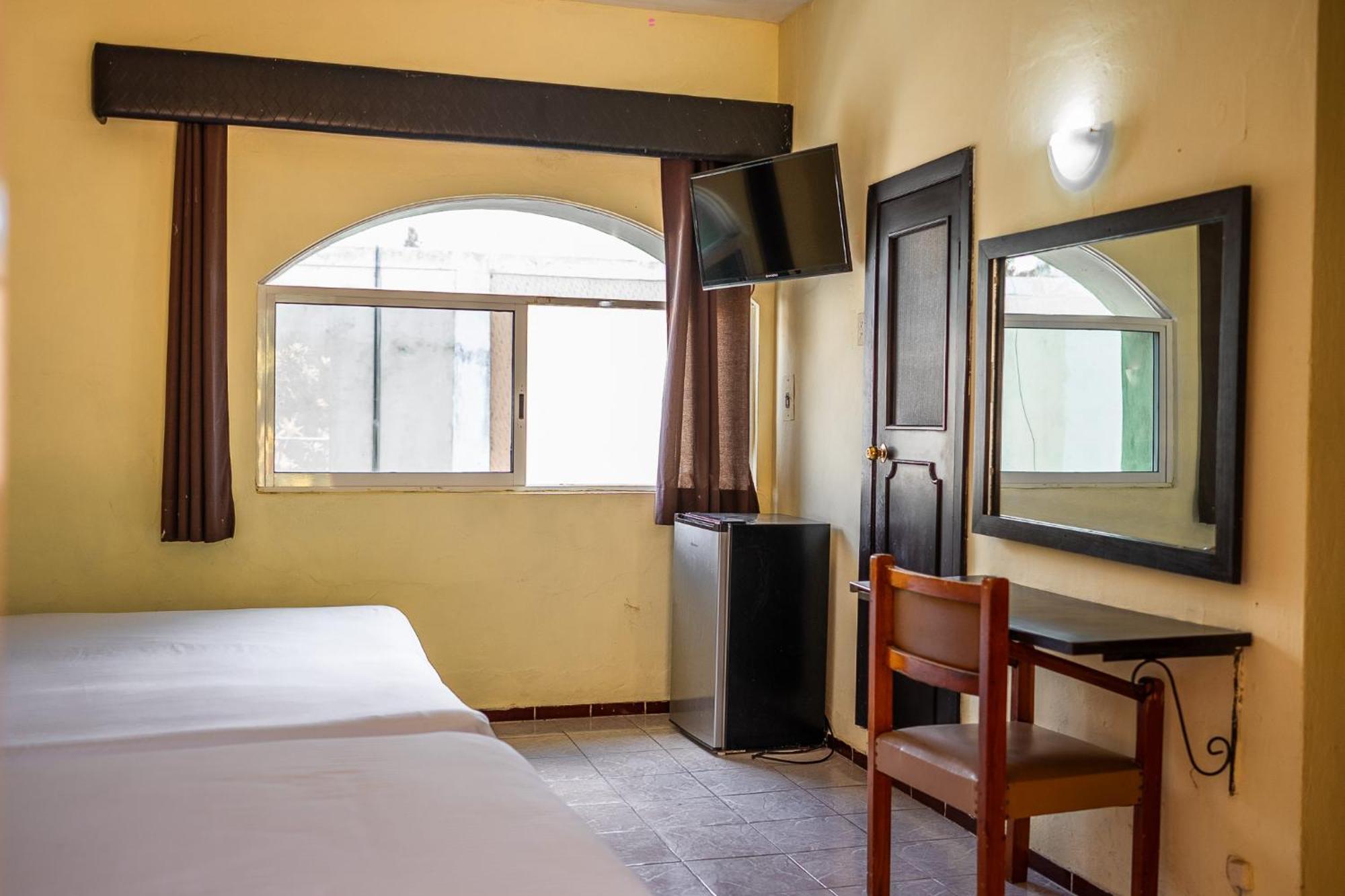 Hotel Maria De La Luz Valladolid  Buitenkant foto