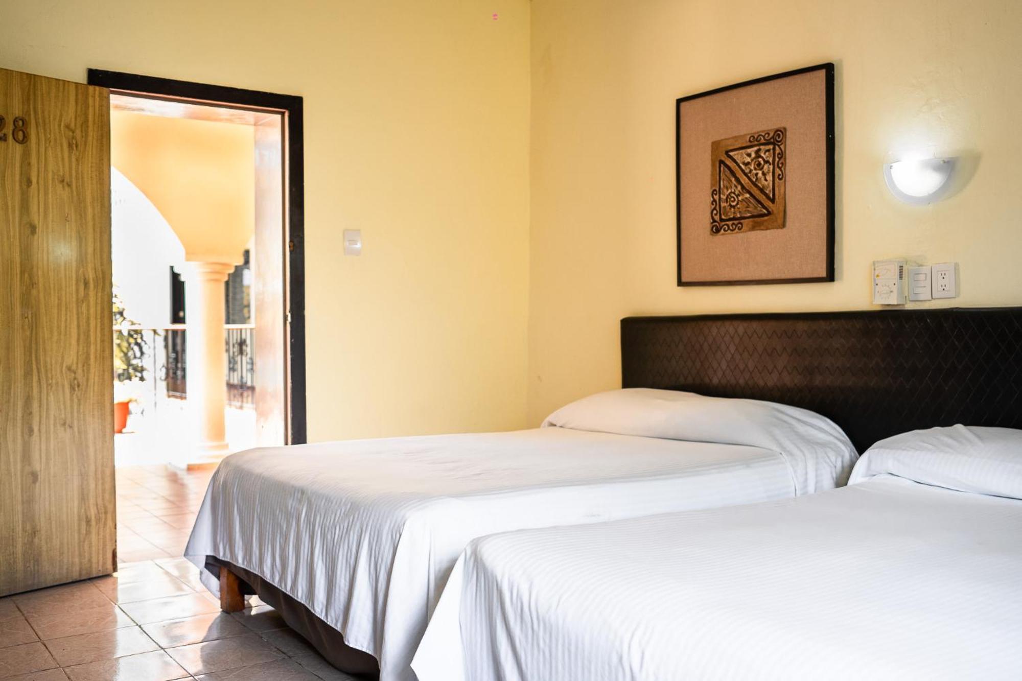 Hotel Maria De La Luz Valladolid  Buitenkant foto