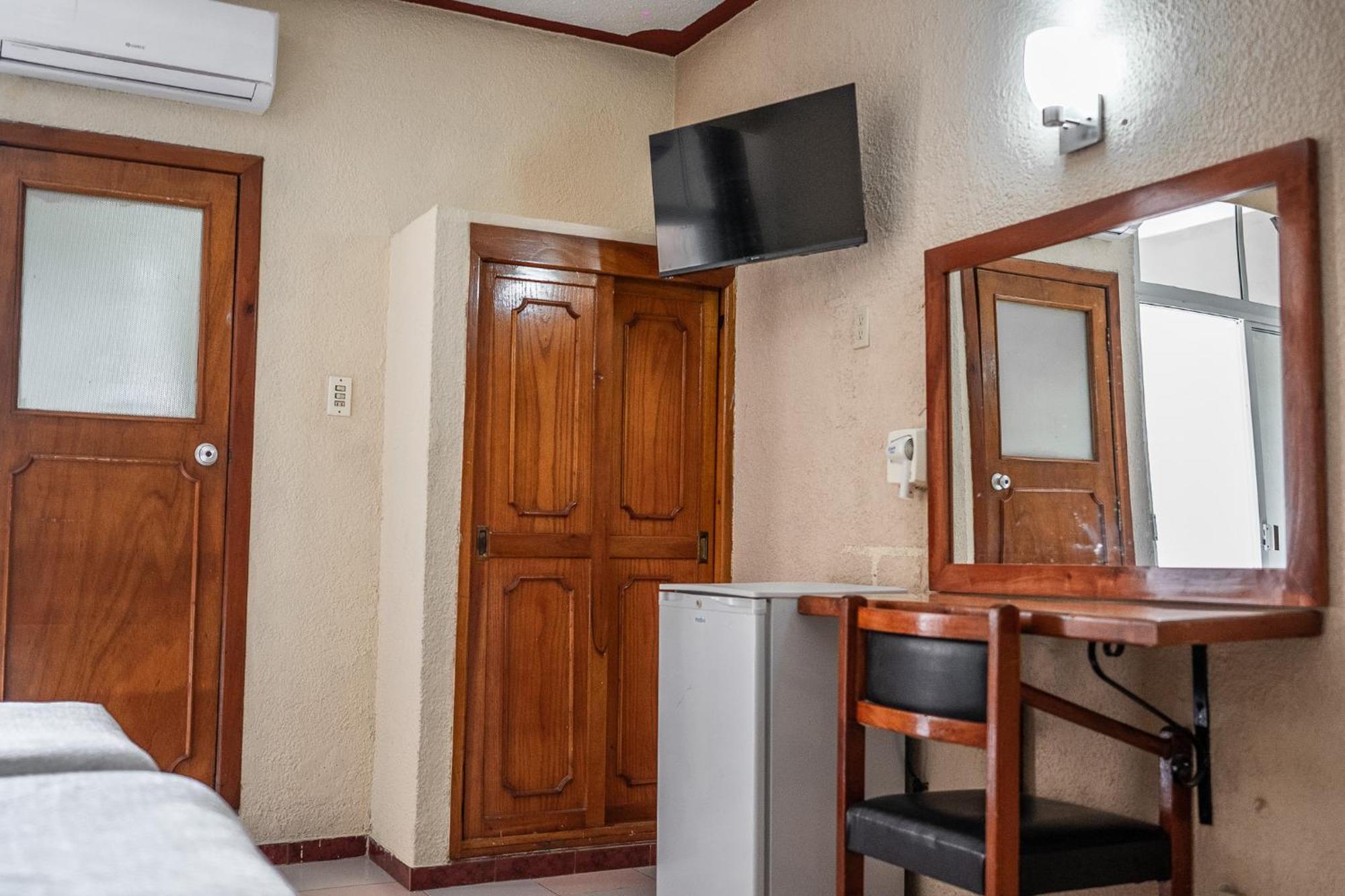 Hotel Maria De La Luz Valladolid  Buitenkant foto