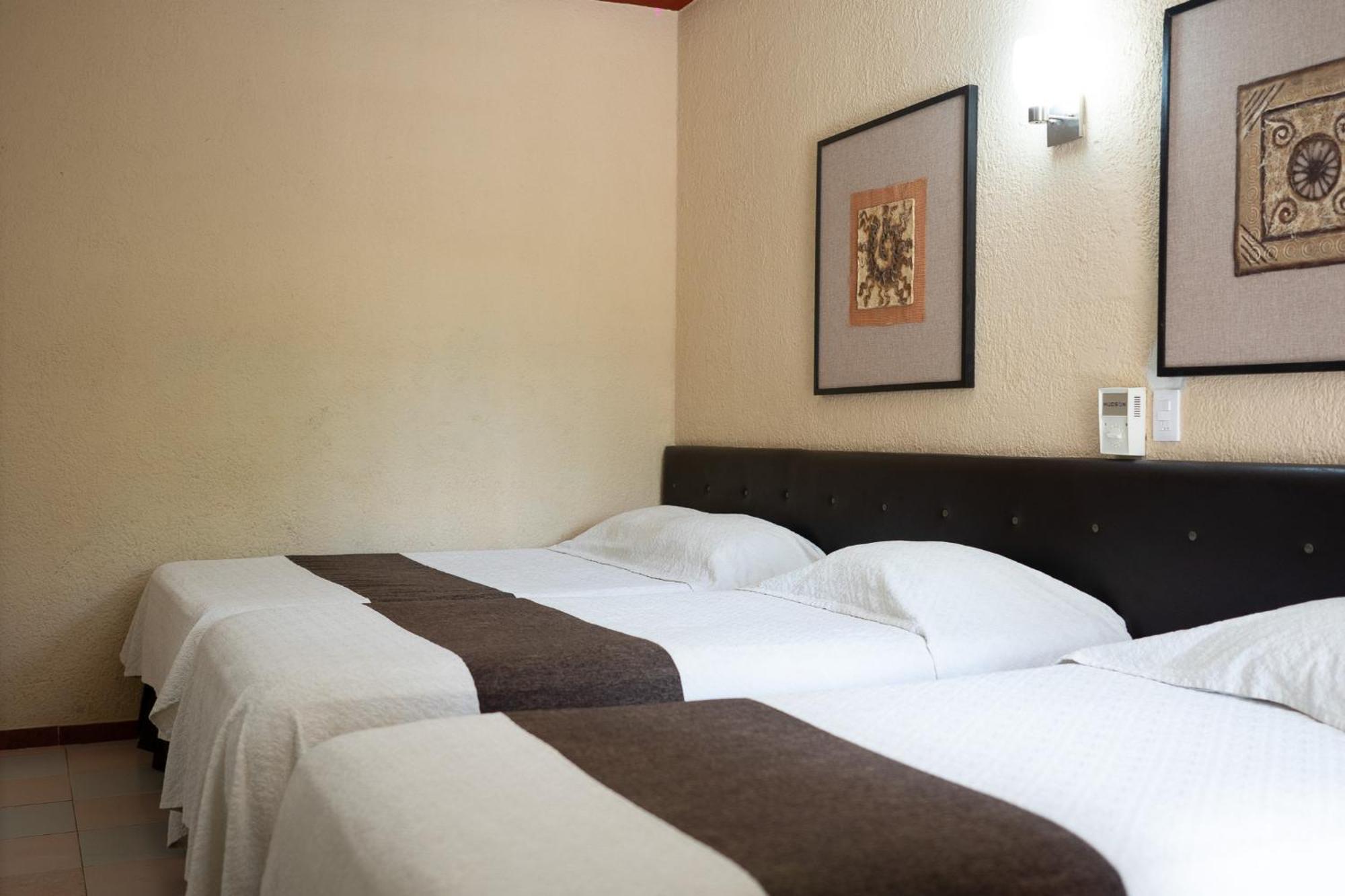 Hotel Maria De La Luz Valladolid  Buitenkant foto