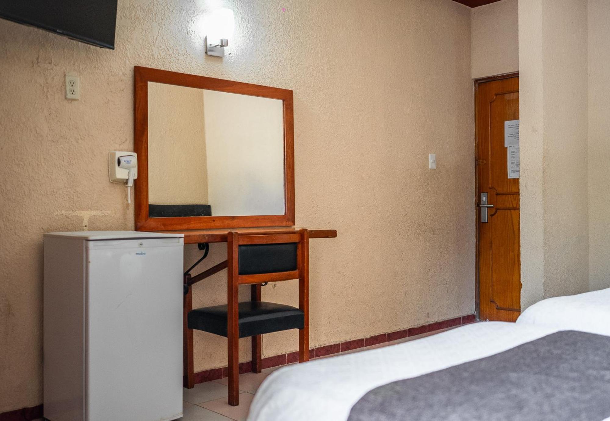 Hotel Maria De La Luz Valladolid  Buitenkant foto