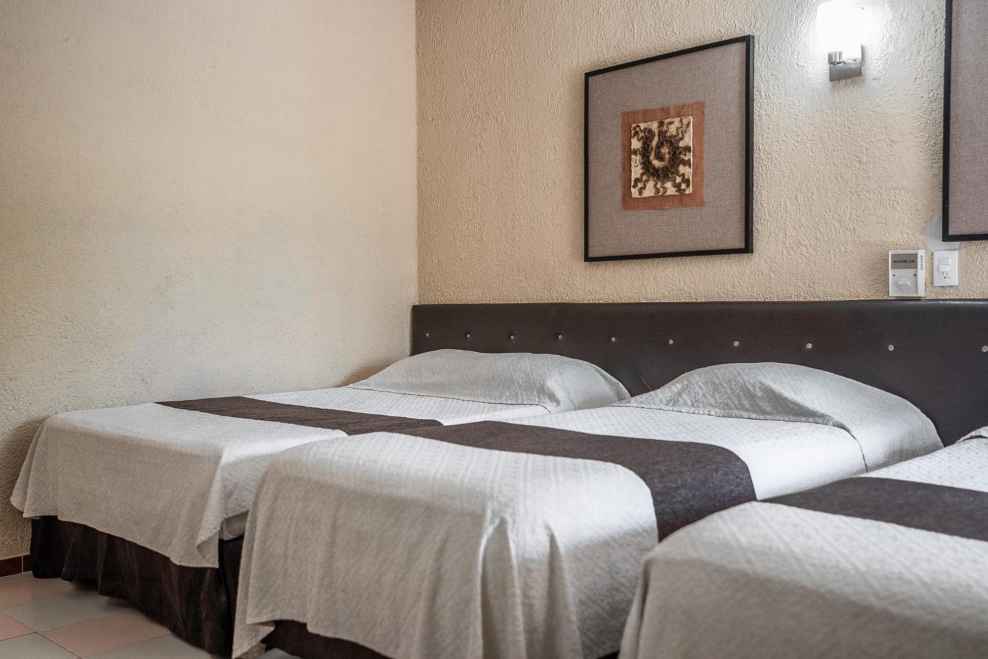 Hotel Maria De La Luz Valladolid  Buitenkant foto
