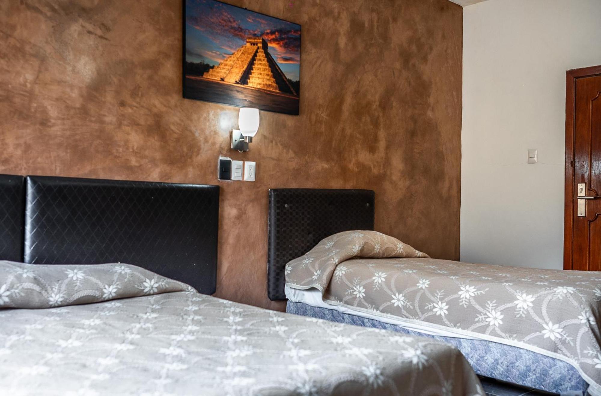 Hotel Maria De La Luz Valladolid  Buitenkant foto