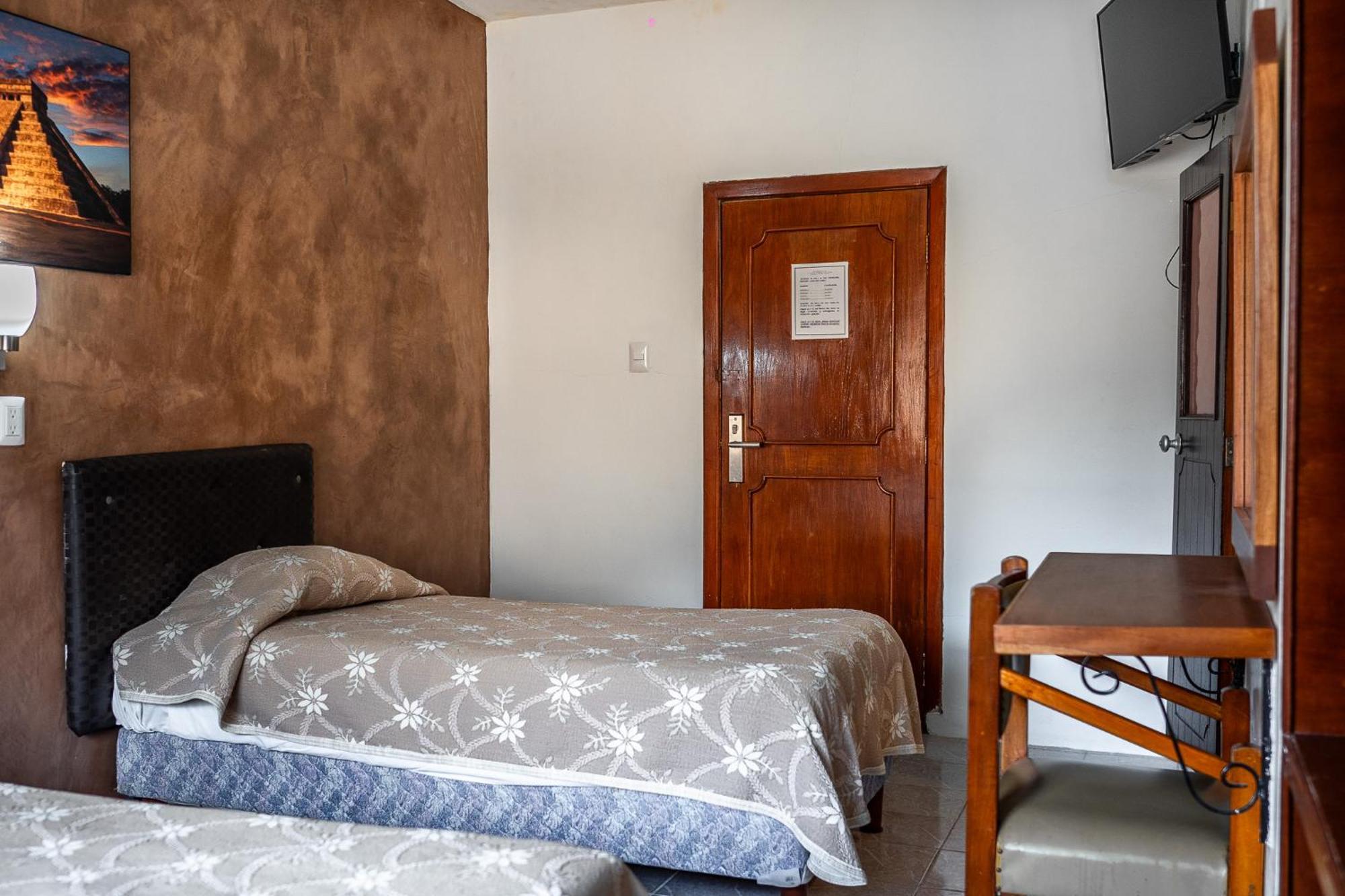 Hotel Maria De La Luz Valladolid  Buitenkant foto