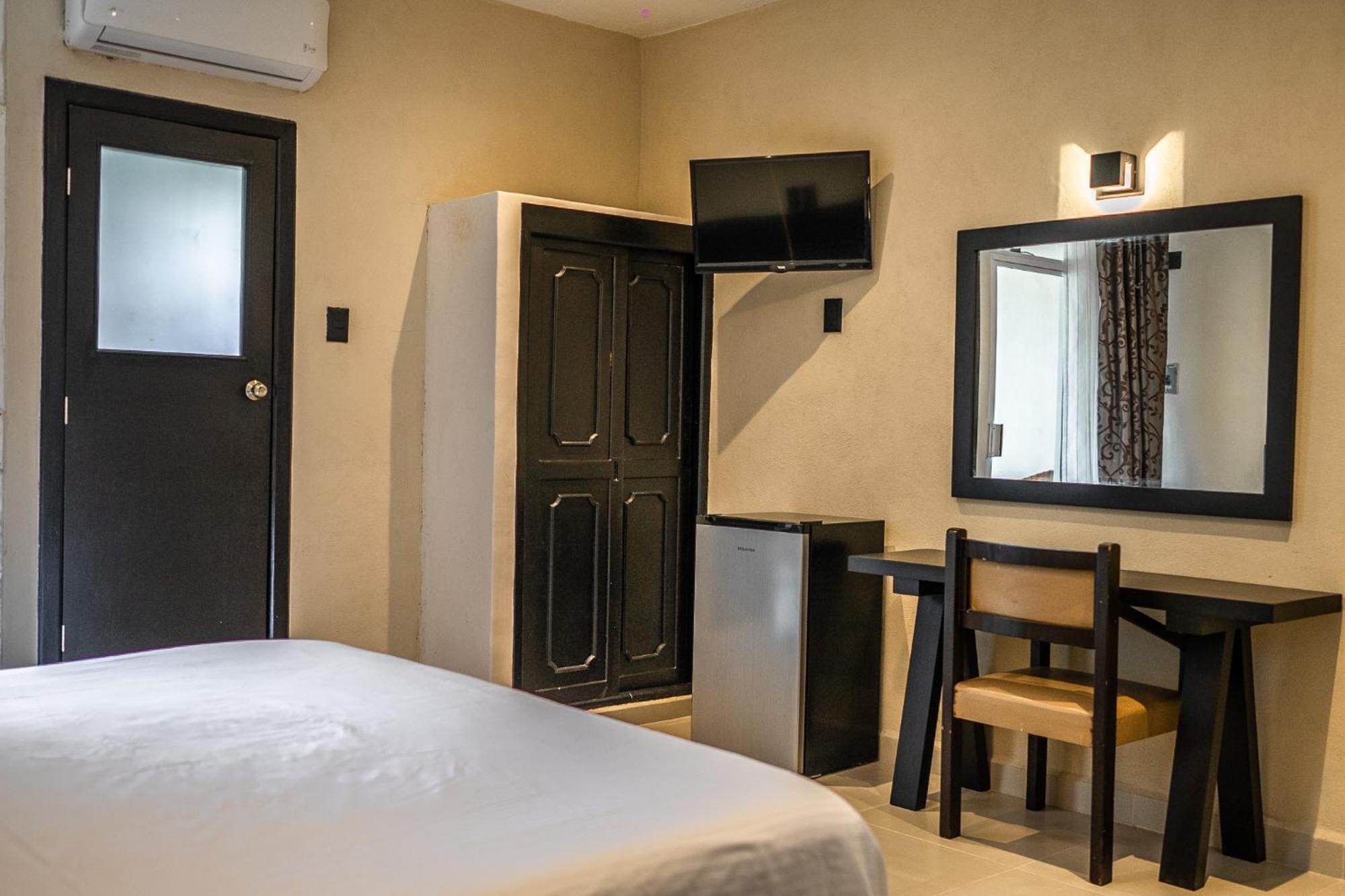 Hotel Maria De La Luz Valladolid  Buitenkant foto