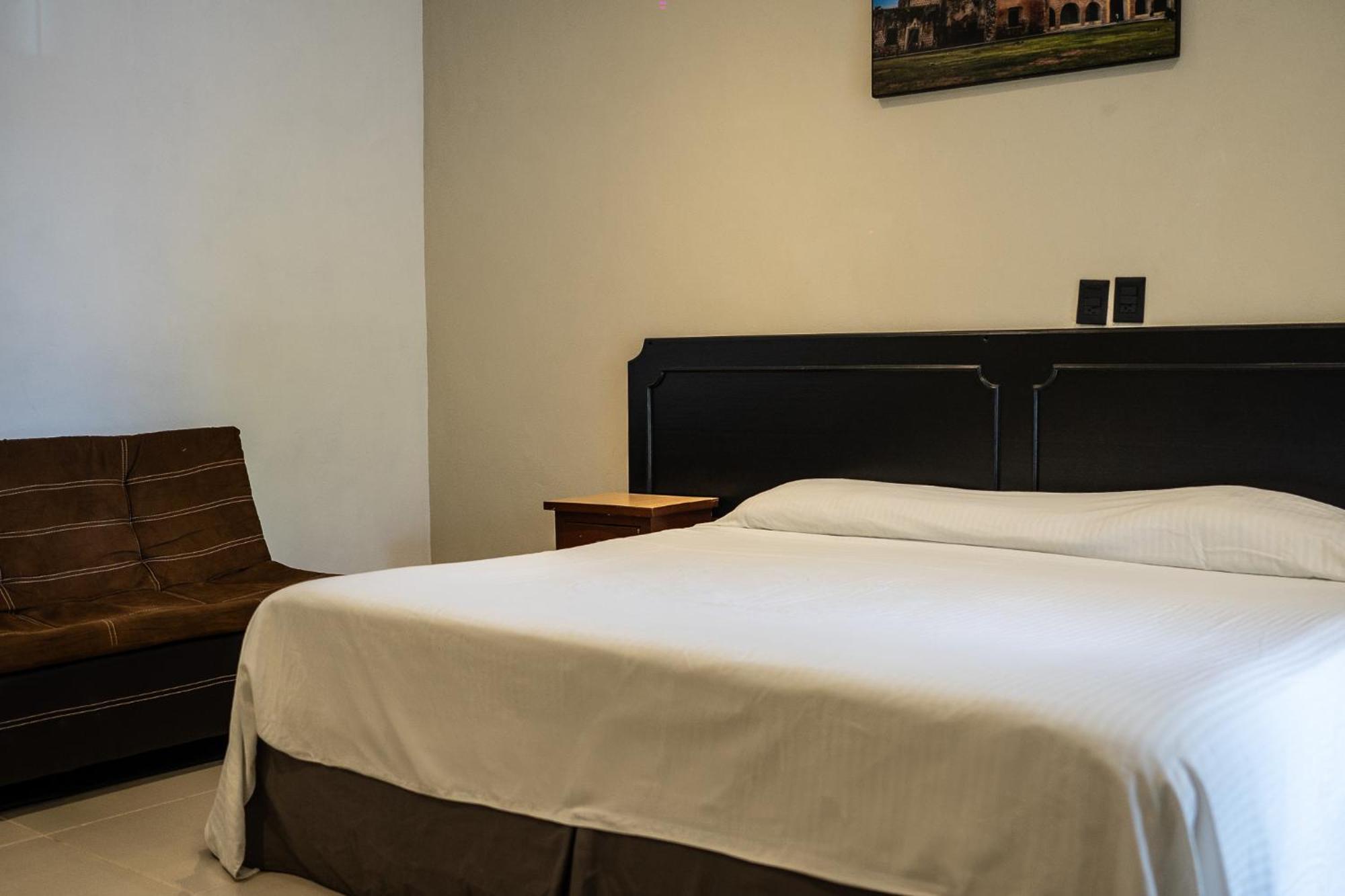 Hotel Maria De La Luz Valladolid  Buitenkant foto