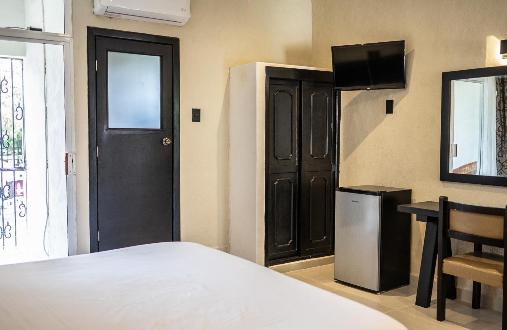 Hotel Maria De La Luz Valladolid  Buitenkant foto
