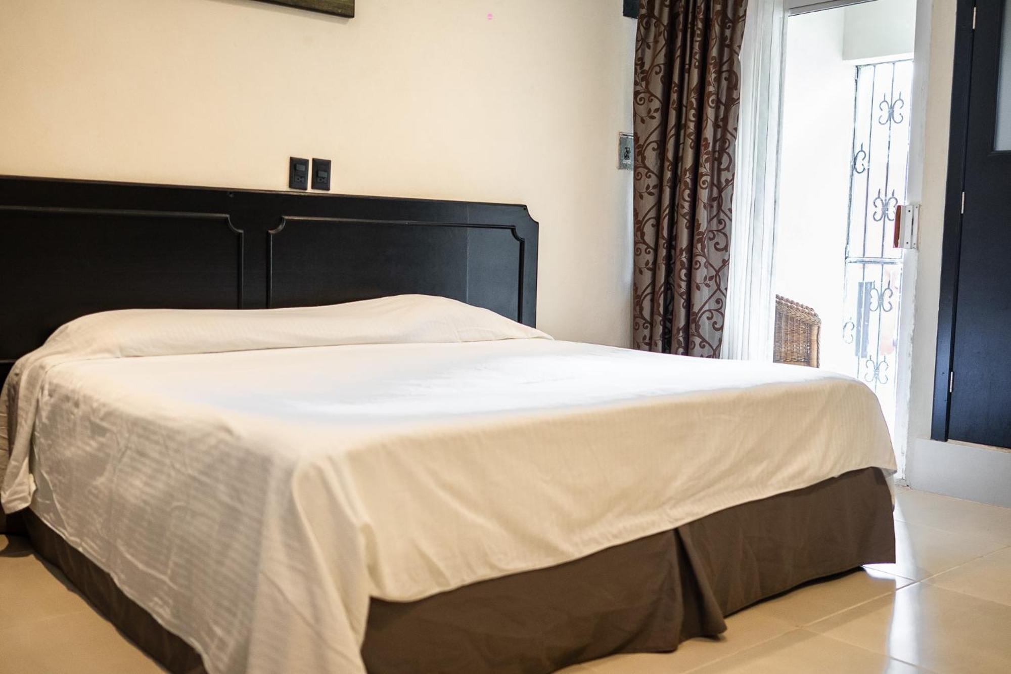 Hotel Maria De La Luz Valladolid  Buitenkant foto