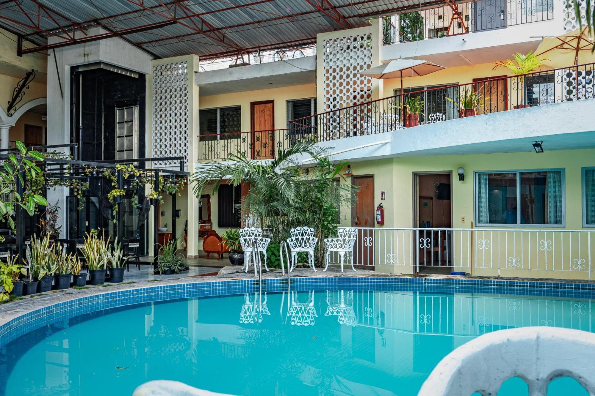 Hotel Maria De La Luz Valladolid  Buitenkant foto