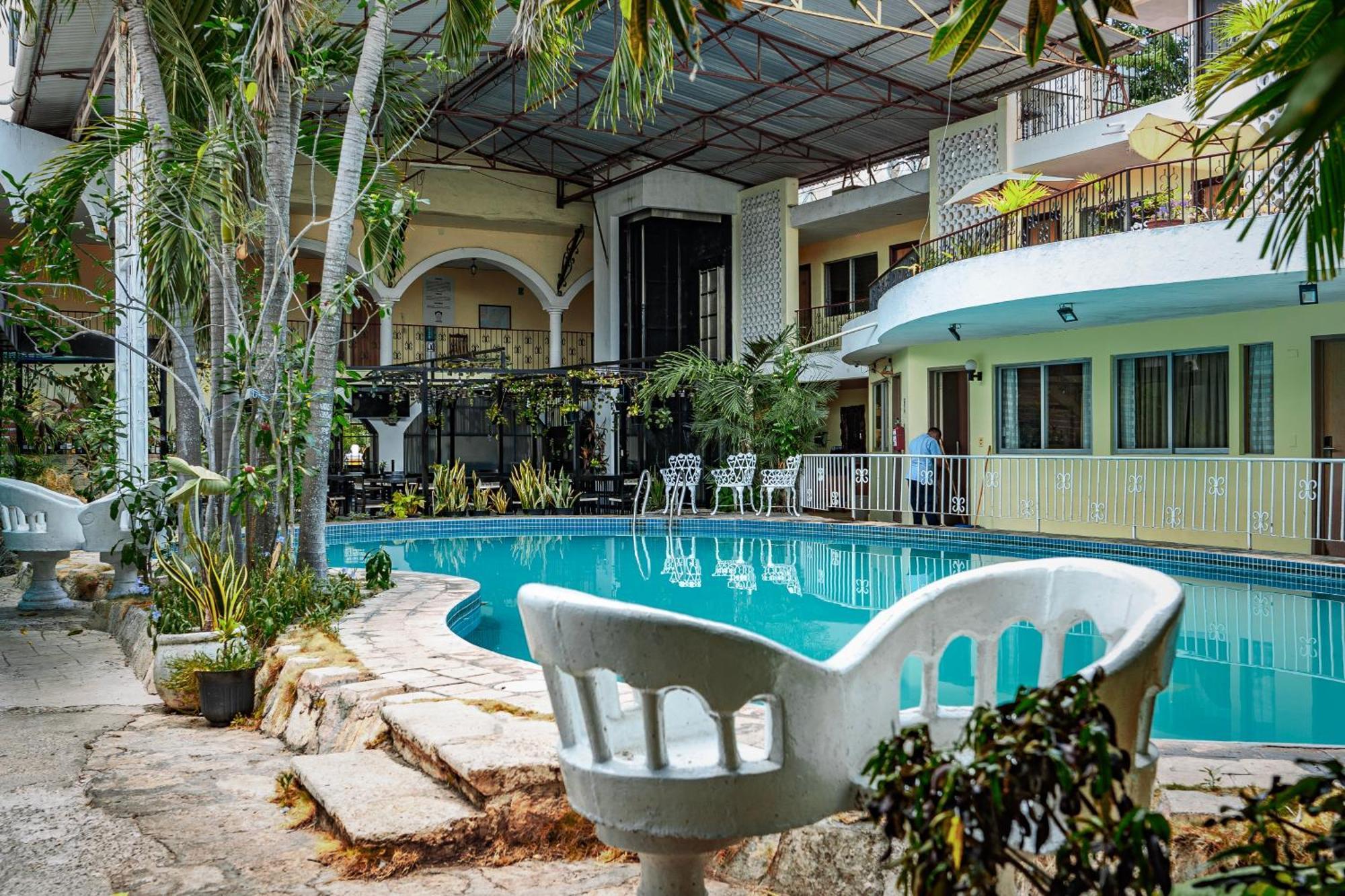 Hotel Maria De La Luz Valladolid  Buitenkant foto