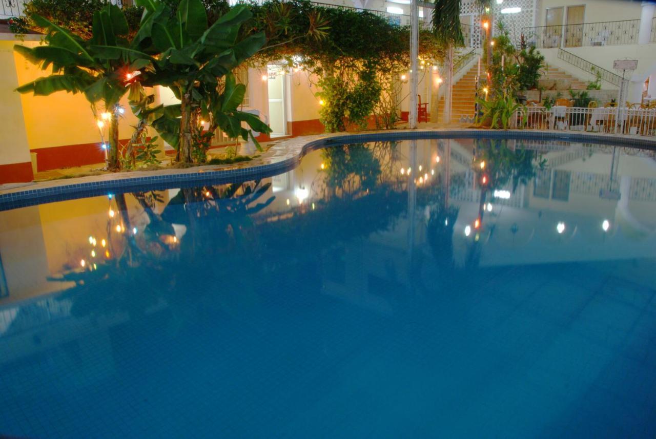 Hotel Maria De La Luz Valladolid  Buitenkant foto